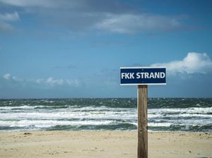 Kaum Nudis Gelisah gegara Pantai Telanjang Makin Sepi Pengunjung Kaum Nudis Gelisah gegara Pantai Telanjang Makin Sepi Pengunjung