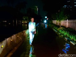 Banjir Masih Genangi Daan Mogot-Kebon Jeruk Jakbar