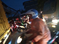Banjir di Jalan Daan Mogot Mulai Surut, Lalin Macet