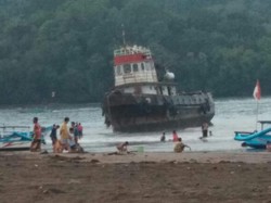 Disapu Angin Kencang, 2 Kapal Kandas di Pantai Barat Pangandaran