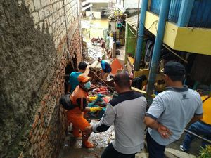 Korban Tewas Akibat Banjir di DKI-Banten-Jabar Bertambah Jadi 60 Orang Korban Tewas Akibat Banjir di DKI-Banten-Jabar Bertambah Jadi 60 Orang