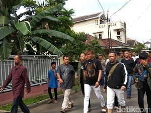 Potret Kesedihan Sule dan Rizky Febian atas Kepergian Lina