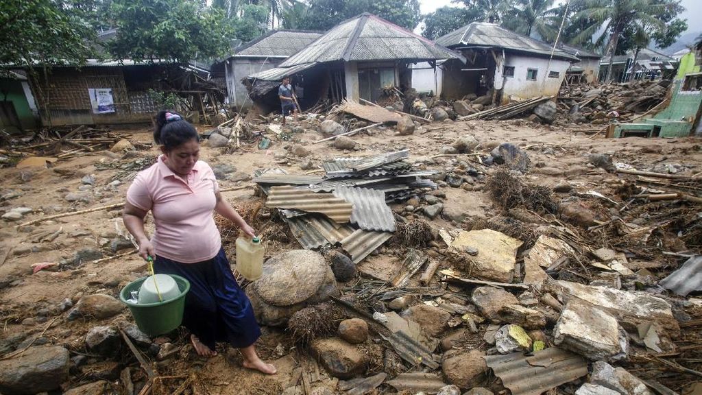 Dampak Kerusakan Longsor dan Banjir Bandang di Bogor Dampak Kerusakan Longsor dan Banjir Bandang di Bogor