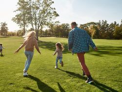Parkir di Area Taman Kompleks di Jakarta Ditarik Biaya, Apakah Ini Pungli?