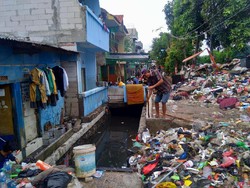 Korban Banjir di Rawa Buaya Jakbar Keluhkan Sulitnya Air Bersih