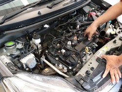 Cara Mendeteksi Oli Mesin Mobil yang Tercampur Air