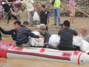 Bantuan Kemanusiaan Korban Banjir Terus Mengalir