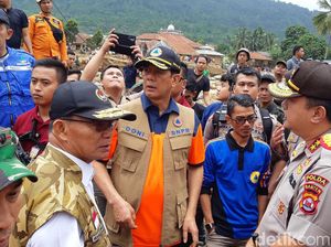 BNPB: Selain Hujan Lebat, Longsor-Banjir Bandang di Lebak Akibat Tambang BNPB: Selain Hujan Lebat, Longsor-Banjir Bandang di Lebak Akibat Tambang