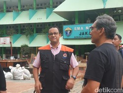Anies Cek SMAN 8 Jakarta yang Sempat Kebanjiran 2 Meter