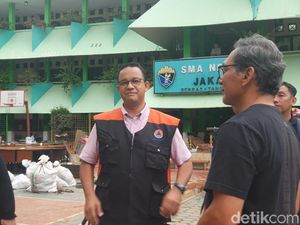 Anies Cek SMAN 8 Jakarta yang Sempat Kebanjiran 2 Meter Anies Cek SMAN 8 Jakarta yang Sempat Kebanjiran 2 Meter