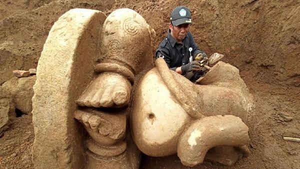 Penampakan Arca Ganesha Terbesar di Dieng