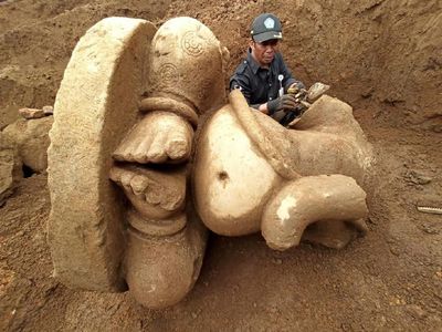 Penampakan Arca Ganesha Terbesar di Dieng