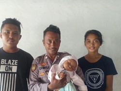 Polisi Selamatkan Bayi yang Tercebur ke Laut di NTT