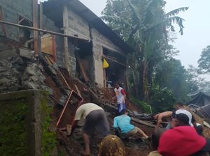 Terseret Longsoran di Dapur Rumah, Warga Batang Ini Selamat