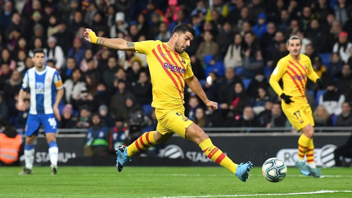 Luis Suarez percaya Barcelona layak menang atas Espanyol, bukannya seri. (Foto: David Ramos / Getty Images)