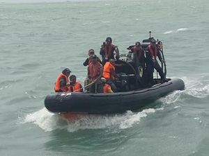 Kemenhub Evakuasi Kapal KM Permata Biru yang Karam di Laut Sumsel