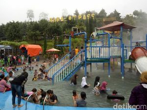 Foto: Tempat Wisata Air Panas Paling Diburu di Garut