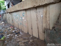 Sempat Ada Rembesan, Begini Penanganan Tanggul Latuharhari yang Dicek Anies