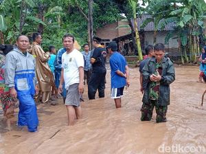 Tanggul Jebol, Rumah Warga di Pati Kebanjiran
