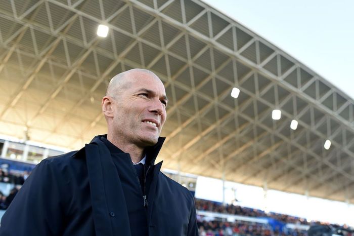 Zinedine Zidane GETAFE, SPAIN - JANUARY 04: Zinedine Zidane, Manager of Real Madrid looks on prior to the La Liga match between Getafe CF and Real Madrid CF at Coliseum Alfonso Perez on January 04, 2020 in Getafe, Spain. (Photo by Denis Doyle/Getty Images)