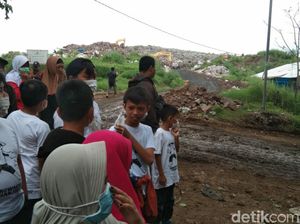 Tutup Masa Liburan, Puluhan Anak di Cianjur Berwisata Ke Tempat Sampah