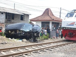Mobil Tertabrak KA Mutiara Timur di Sidoarjo, Satu Orang Tewas