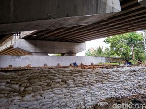 Antisipasi Jebol, Pemprov DKI Perbaiki 3 Tanggul Retak Pascabanjir Antisipasi Jebol, Pemprov DKI Perbaiki 3 Tanggul Retak Pascabanjir