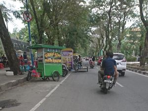 Gedung UMKM Square yang Habiskan Rp 105 M Akan Diisi PKL Sekitar USU Gedung UMKM Square yang Habiskan Rp 105 M Akan Diisi PKL Sekitar USU