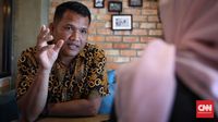 Bripka Ralon Manurung rela menjual perhiasan istrinya demi memperbaiki sekolah marginal di Riau