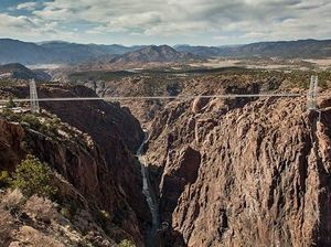 Hiii...Siapa Berani Lewat Jembatan Paling Mengerikan di Dunia?
