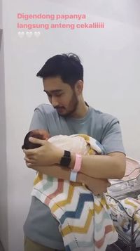 So Sweet! Resmi Jadi Ayah Jeje 'Govinda' Sudah Jago Tenangkan Si Kembar