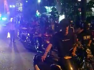 Terciduk, 35 Pebalap Liar di Blitar Dihukum Dorong Motor