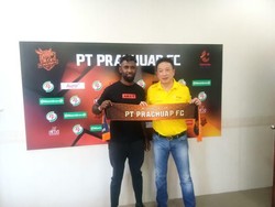 Yanto Basna Resmi Gabung PT Prachuap FC
