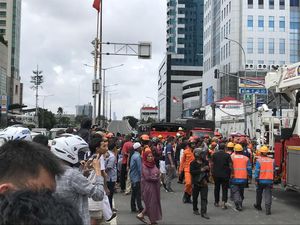 Ruko 4 Lantai Roboh di Jakbar, Lalin Kemanggisan ke Tanah Abang Dialihkan