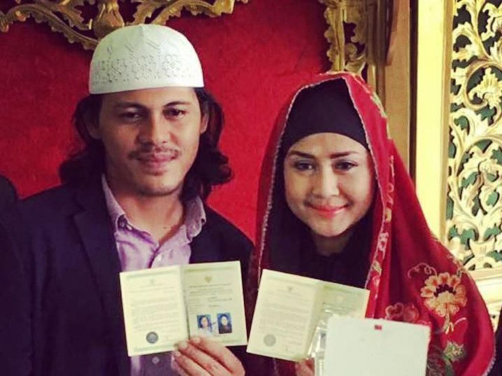 Ditinggal Ria Irawan, Suami: Lo Cinta Mati Gue! Ditinggal Ria Irawan, Suami: Lo Cinta Mati Gue!