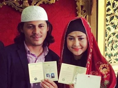 Ria Irawan Meninggal, Ini Kisah Cinta Manisnya dengan Suami Sampai Tutup Usia
