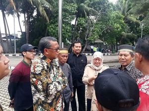 Gubernur Sulsel Tinjau-Beri Bantuan Warganya di Jakut yang Kebanjiran Gubernur Sulsel Tinjau-Beri Bantuan Warganya di Jakut yang Kebanjiran