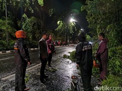 Wagub Emil Dardak Minta Masyarakat Waspadai Potensi Cuaca Buruk