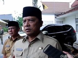 Bupati Bandung Wajibkan Warganya Pakai Masker Saat Keluar dari Rumah