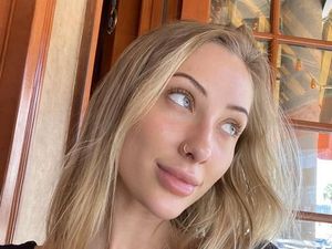 Model Jual Foto Tanpa Busana Demi Donasi Kebakaran Australia, Raup Rp 6,9 M Model Jual Foto Tanpa Busana Demi Donasi Kebakaran Australia, Raup Rp 6,9 M