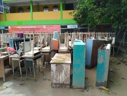 Banjir Rusak Buku-Komputer Sekolah di Vila Nusa Indah Bogor