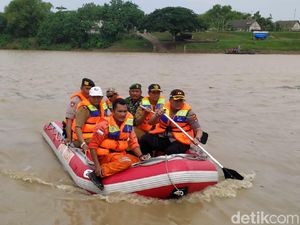 Tim Tanggap Bencana Tuban Patroli Bengawan Solo, Ini Hasilnya