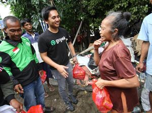 Paket Logistik untuk Korban Banjir