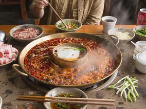 Telan Kuah Hot Pot Super Panas, Wanita Ini Batuk Darah