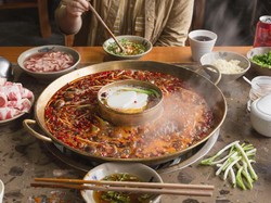 Telan Kuah Hot Pot Super Panas, Wanita Ini Batuk Darah