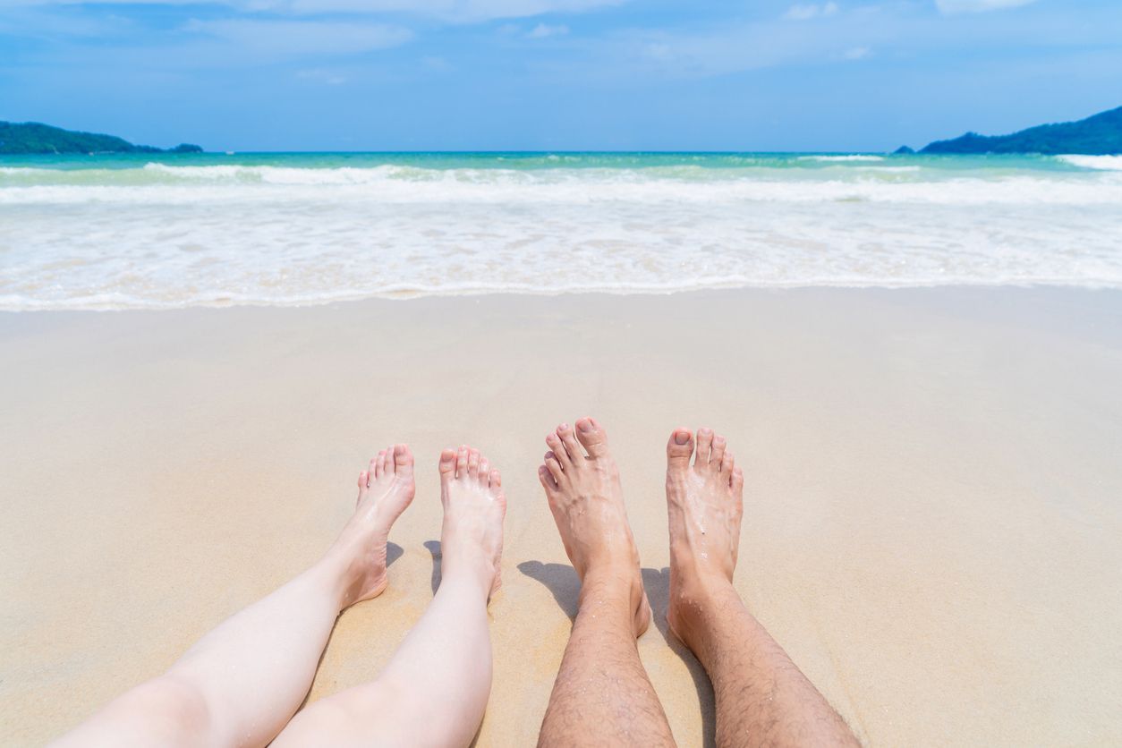 Ilustrasi turis di pantai