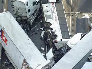 Kecelakaan Bus-Trailer di Pennsylvania, 5 Orang Tewas dan Puluhan Terluka