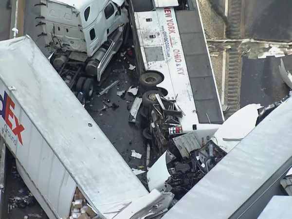 Bus vs Trailer di Pennsylvania, 5 Orang Tewas
