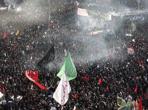 Warga Iran Turun ke Jalan Iringi Pemakaman Jenderal Soleimani