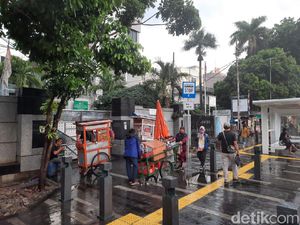 PKL di Trotoar Kramat: Ditolak Warga, Difasilitasi Pemkot